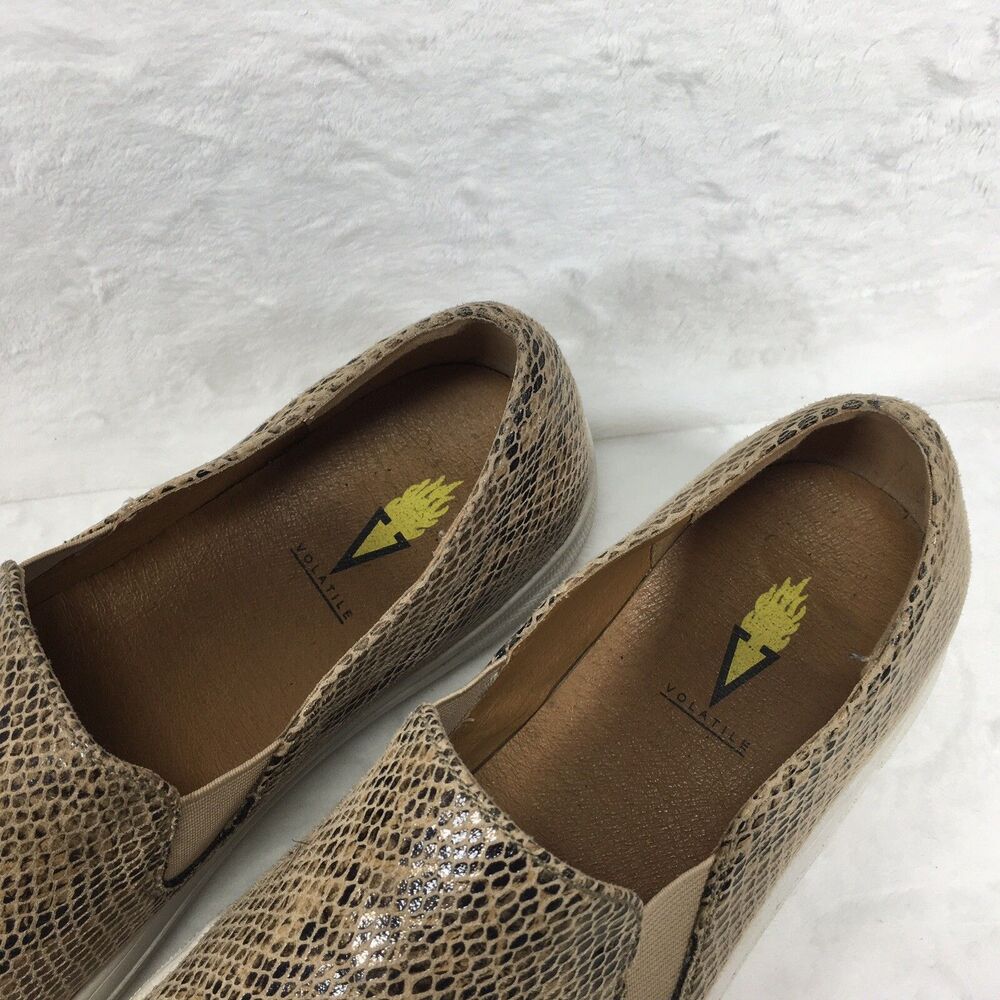 VOLATILE Women's Bolzano Sneaker Brown Tan - Size 9 M Snake Skin Pattern - Picture 3 of 9